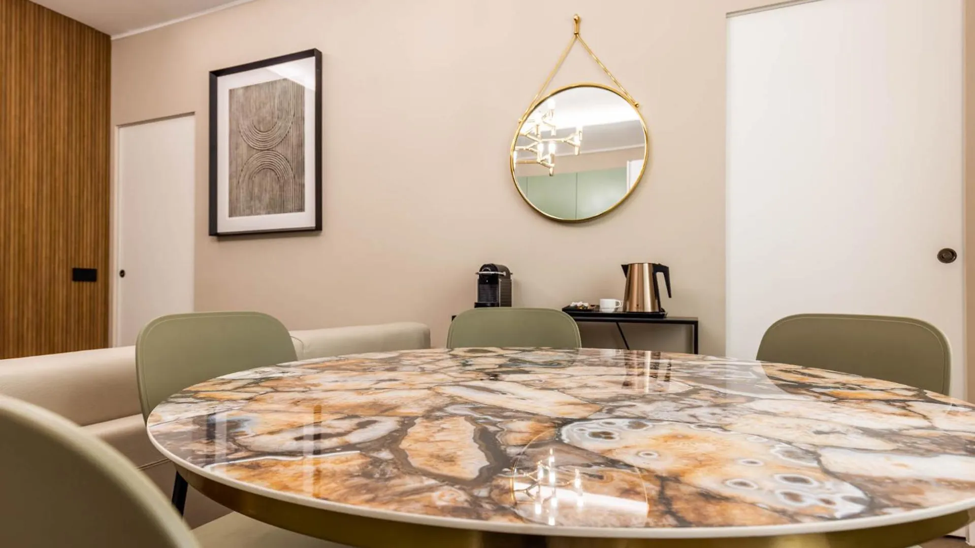 Apartment Van Gogh Golden House Next To Duomo Milan Italy